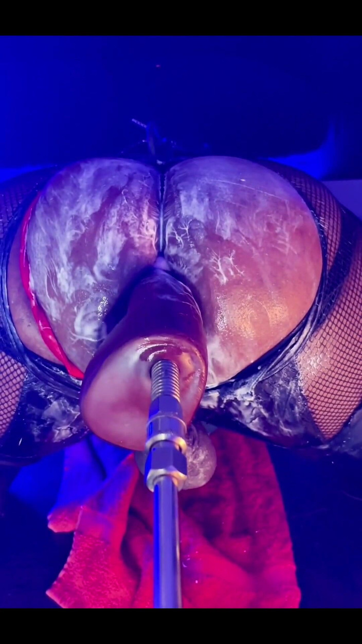 DipsoDeep: Come fare un buco di culo salivoso - allenamento anale