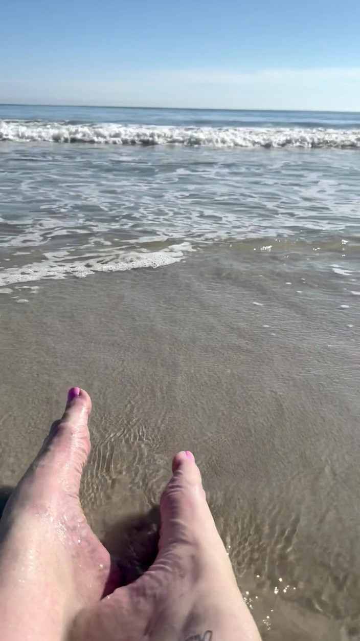 Peppermint Giantess: Хвилі розбивається на розмірі 16 футів і ніг