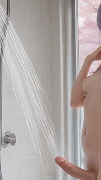 Söt Twink Futa stönande i ångande dusch med kaskad varmt vatten