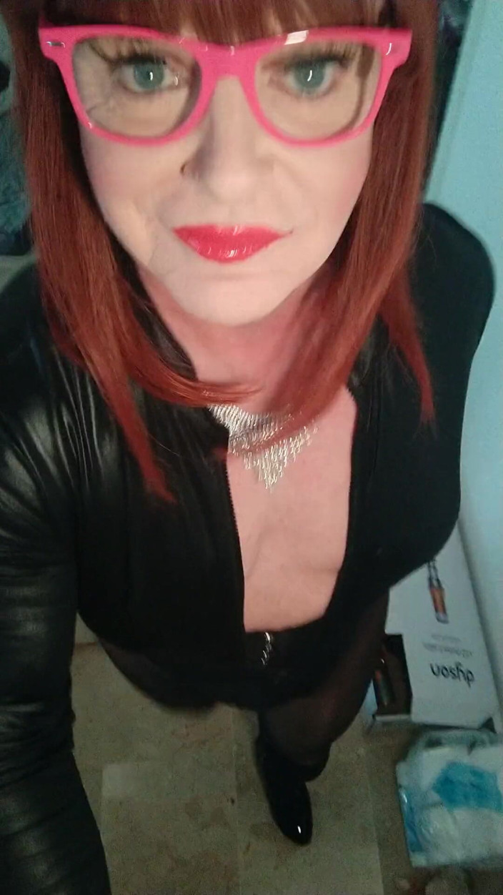Emma Browne: Sexy crossdresser de látex