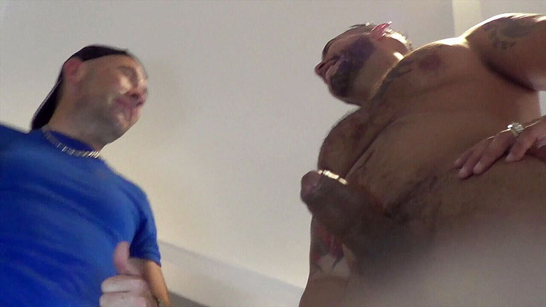 HARD FUCKER FROM MADRID: Jes creampied con los ojos vendados por Viktor Rom