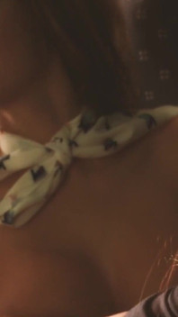 Гарячі бортпровідники 3_lesbian вирішують перевірити свої ділдо в середині польоту