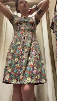 Se Mettre À Poil Pour Essayer De Nouvelles Robes En Public!