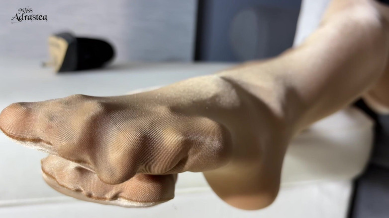 Miss Adrastea: Wichsdrill Und Sohlenduft Bis Zu Erschoepfung!