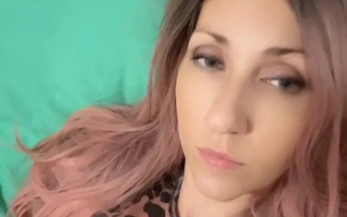 Nikki Lixxx: Trying Out a New Toy Pussy POV