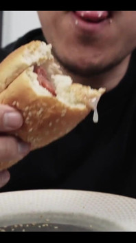Você está com fome? Eu tenho um cachorro-quente para eu querer comer?
