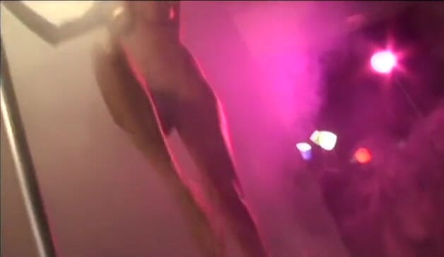 Girl on Girl: Wilde lesbiennes met perfecte ronde tieten likken elkaar om de...