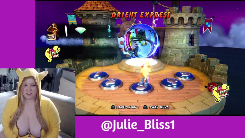 Julie Bliss: Gamer Girl - Crash Bandicoot 3