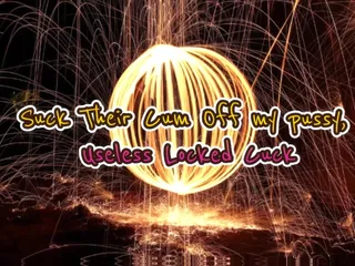Bú tinh dịch của họ ra khỏi âm hộ của tôi, cuck bị khóa vô dụng