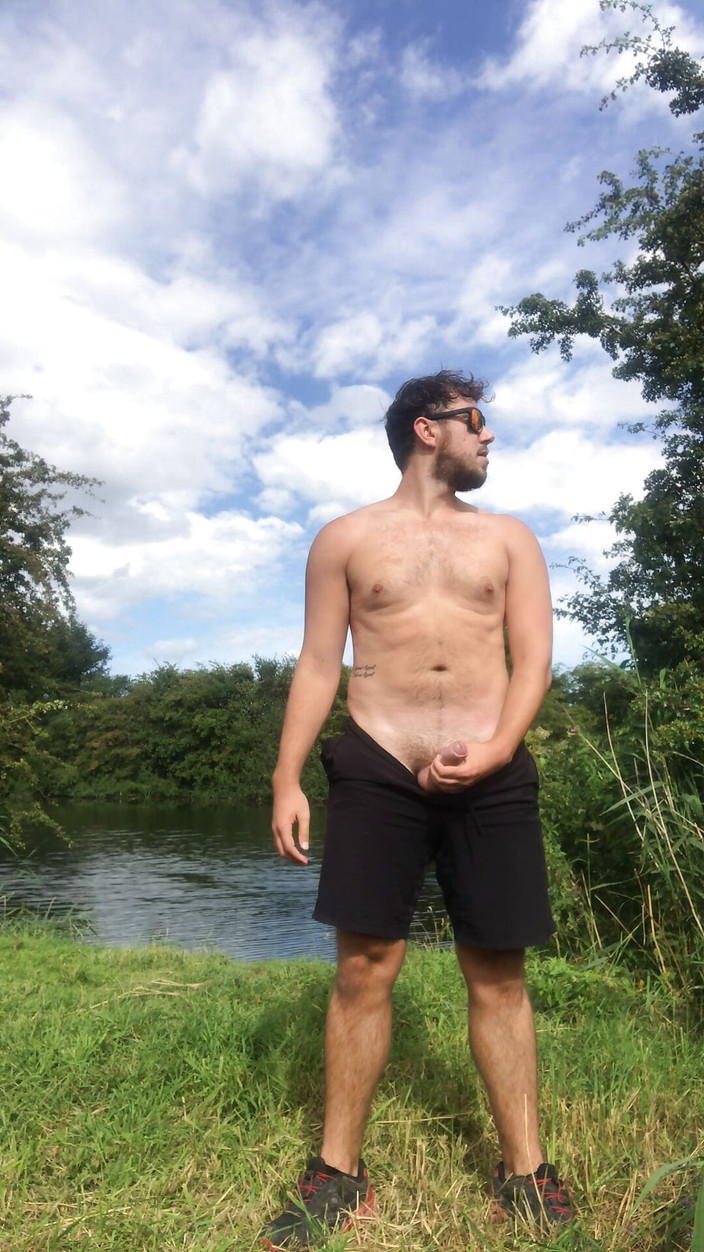 Robex Hib: Heiße geile radfahrerin macht eine pause und wichst seinen großen...