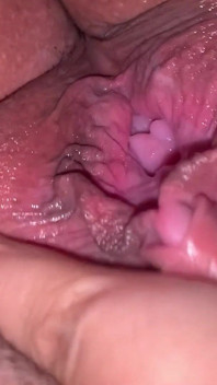 Mi scopo la figa, qualcuno viene a farlo per me?