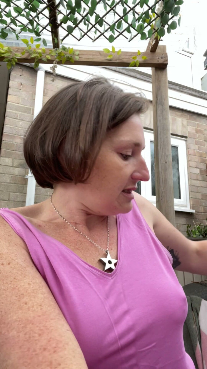MistressWriggler: Wanneer topless de enige manier is om te gaan!