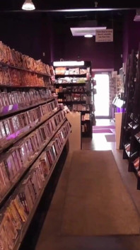 Nuestras zorras de leche Alexa Gold y Lola Devil en un cine porno