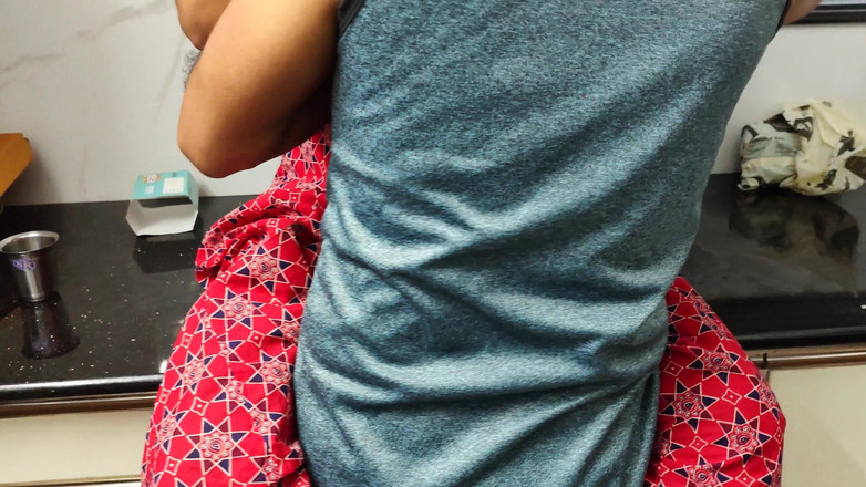 Vaigavarun45: Дружина і чоловік займаються першим сексом, і це відбувається на кухні та сексі на дивані, поки нікого немає вдома