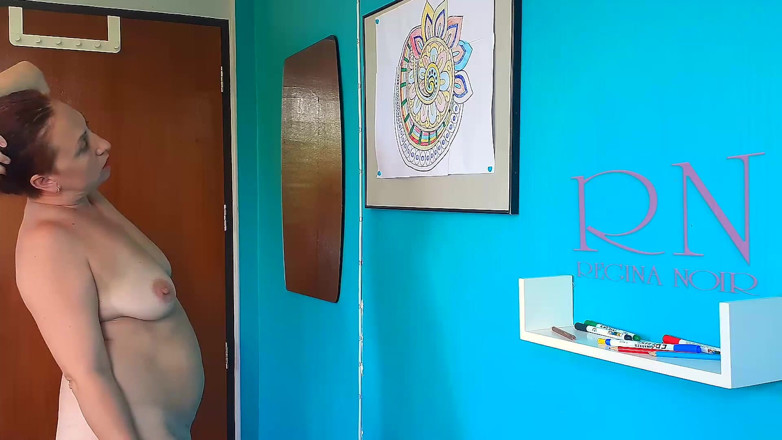 Regina Noir: Nudist indian pictând model indian - Mandala. Relaxați-vă pe muzică. Atelier...
