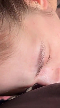 POV - Hotwife in Pantaloni Profondi Fa Schifo E Riceve Un Enorme Sperma