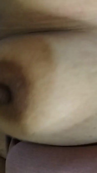 Desi Bhabhi Fore Joacă, futai sugând pula tatălui vitreg