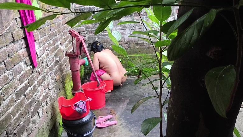 SAFI TV: I See My Aunty Going to Take a Bath After...
