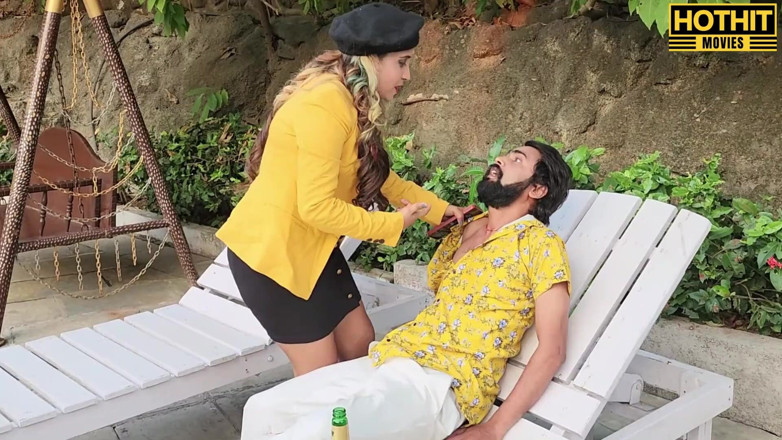 Hothit Movies: Hintli hostes erkek arkadaşıyla sikişiyor, desi porno!