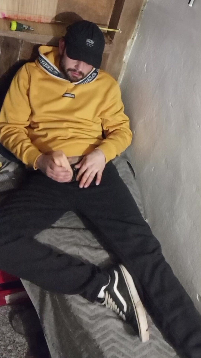 jerkofflover: Masturbieren Im Bett in Der Kabine