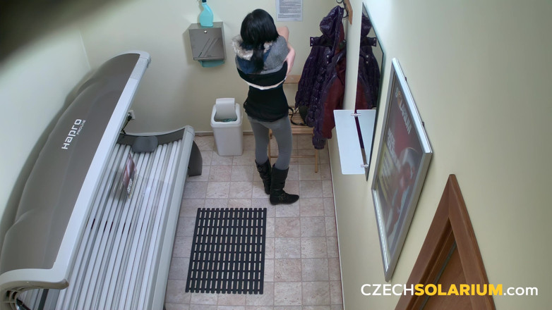 Czech Solarium: Solarium Ceko 6: brunette telanjang lagi seperti dia memiliki tempat itu