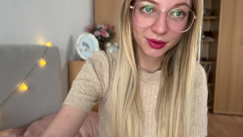 Goddess_Bella_Rae: Asmr Girlfriend Soothes You