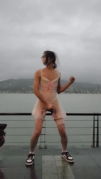 新娘露出狂在街上射精