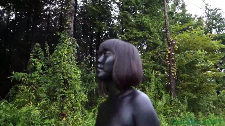 Cocoa Soft: Asian girl likes to walk all painted in black outdoor