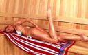 My girlfriend: Gorąca naga lesbijka z niesamowitym ciałem podnieca się w saunie...