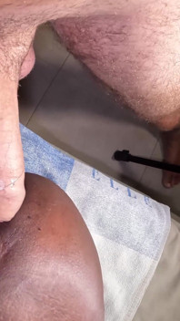 Chlupatá černá kundička se naplní až po okraj mým velkým bílým tvrdým ptákem a mým spermatem
