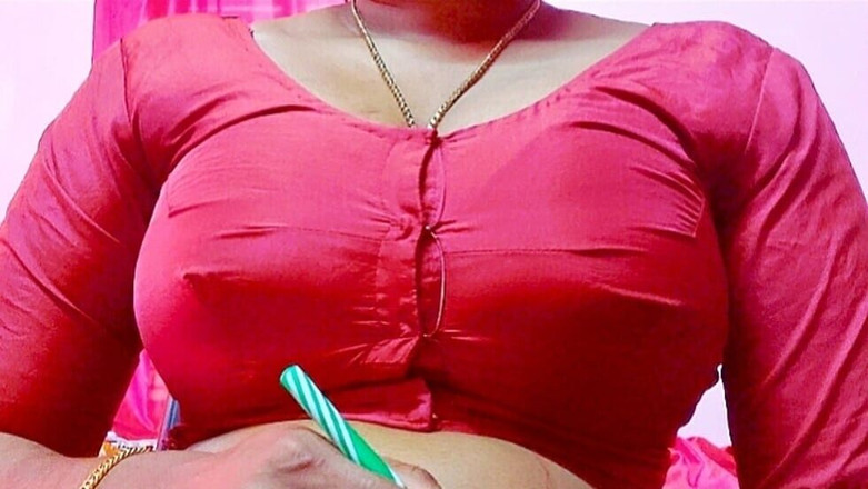 Desi Mohini: Des bengalis se pressent les seins