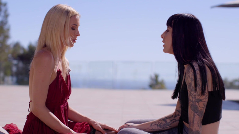 SweetheartVideo: Strap It on