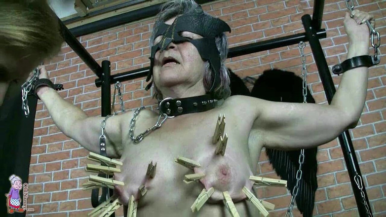 Old Nanny: Kochanka karze swojego niewolnika