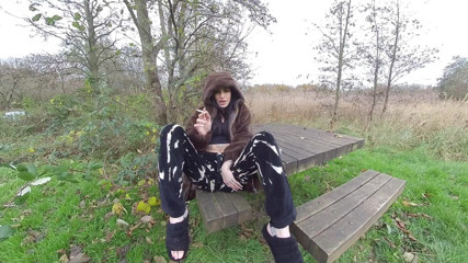 VR smokers HD-2D Videos Only: Shay london - fumando