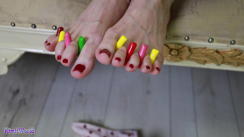KimisWorld: Dulce provocación de dedo del dedo del pies - caramelo colorido...