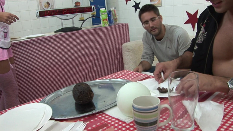 Im Bored lets Orgy: A perfect meal: Munching on a raw tar-tart pussy