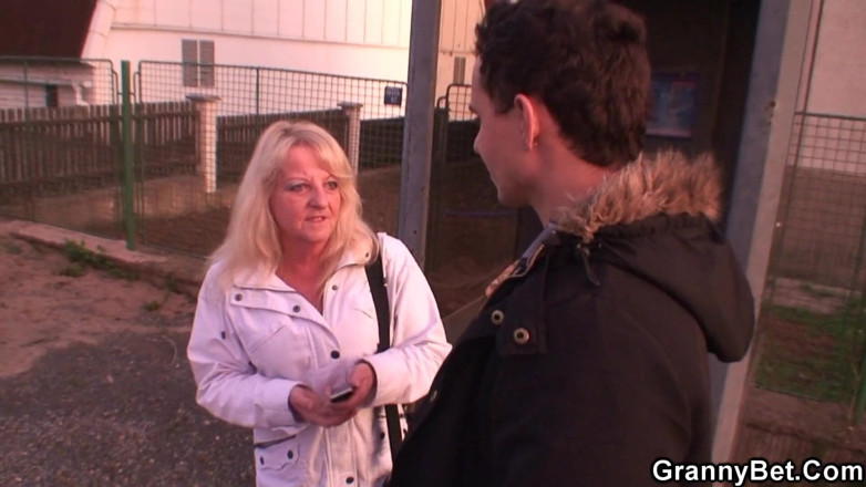 Granny Sluts: Špinavé podnikání pro obchodní dámu