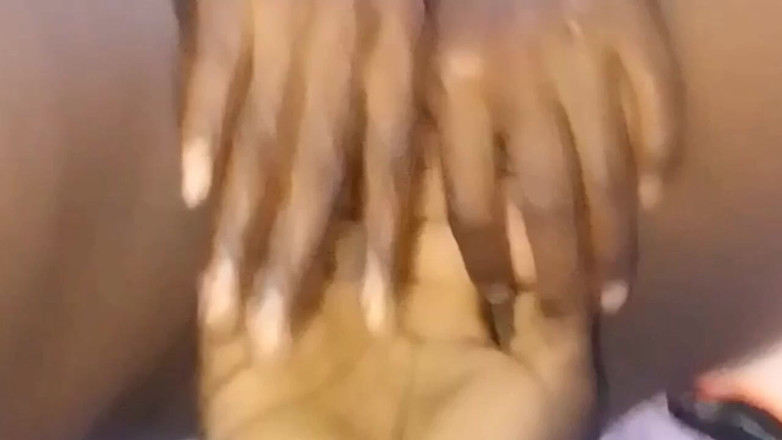 Ugandahotgirls112: 娇小的黑人女孩手淫和啪