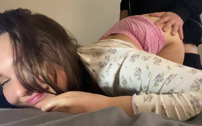 Candy_Milady: Lesbianas acordó sexo duro sin condón