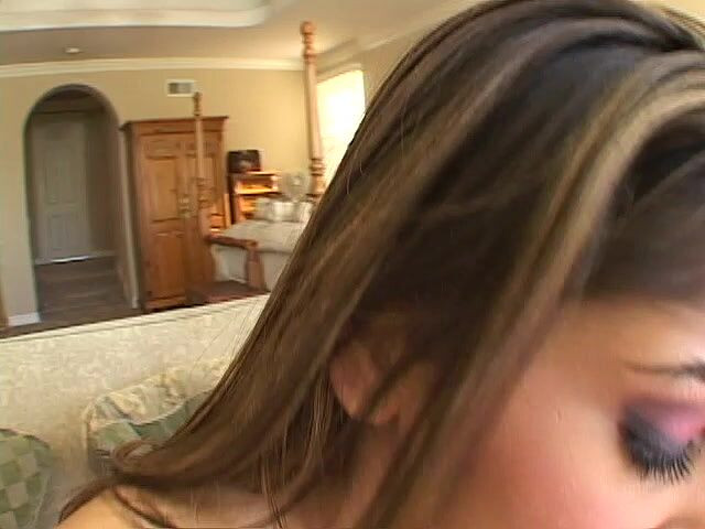 Cryptostudios: Šťastný chlap s obřím ptákem lízal a šuká panenskou kundičku svého...