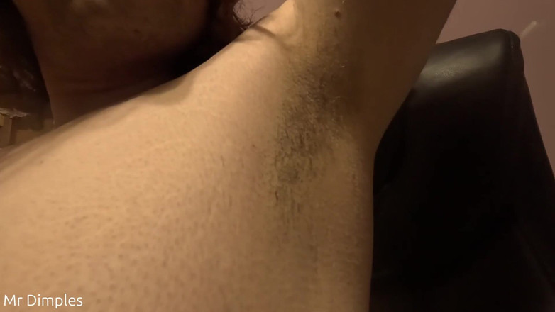 Mr Dimples: 一个5分钟的腋窝视频