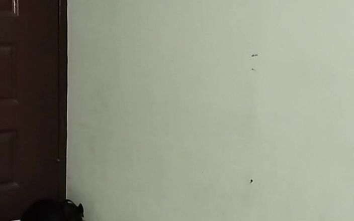 Sairaxsaim: Hintli desi üniversiteli genç kız sairaxsaim amını ve sıkı göğüslerini gösteriyor