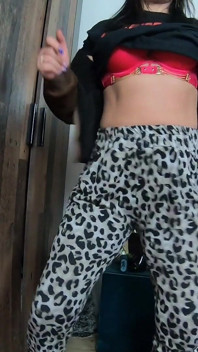 Ev Kıyafeti Twerk Azdırma - Büyük Göt Sallıyor Ve Külotsuz Titreşimler