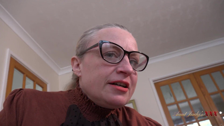 Aunt Judy's XXX: AuntJudysXXX - Matura ta matură profesoară Matură, doamna Andrea Ann, găsește...