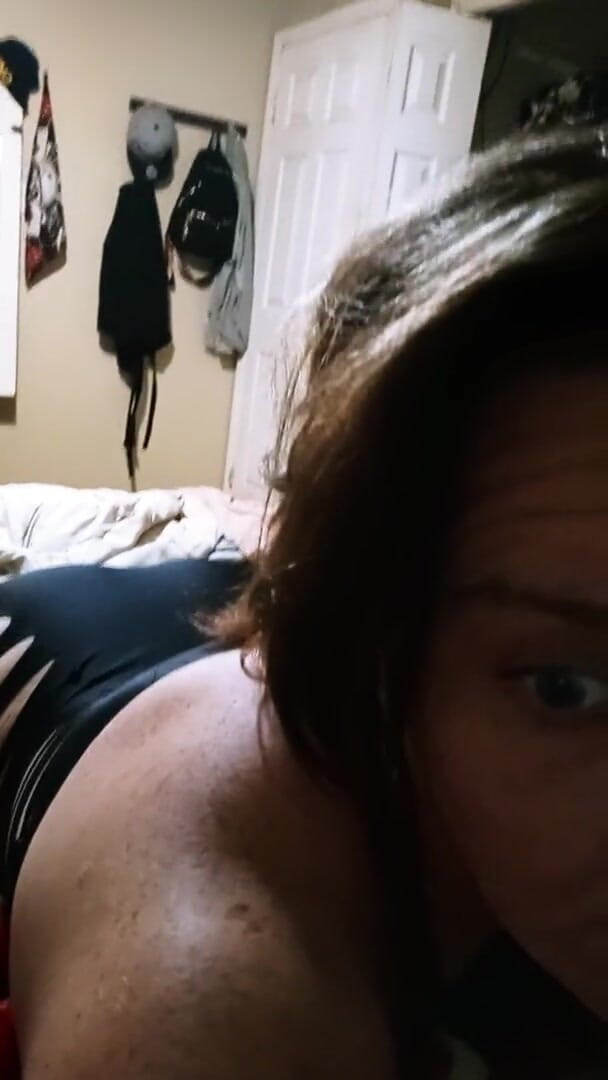 Chrissy420: Humping wypchaną zabawkę