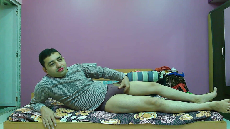 Cute & Nude Crossdresser: สาวน้อยเซ็กซี่ข้ามเพศฟemboy Sweet Lollipop ในเสื้อผู้หญิงกับกางเกงในผู้ชาย
