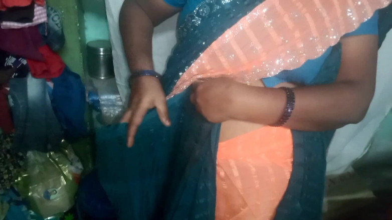Priyanka314: Suri rumah India berpantat besar berkongkek