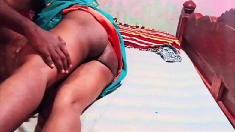 Puja bhabhi hot: Deshi Bhabhi Ki Palangtod Chudai