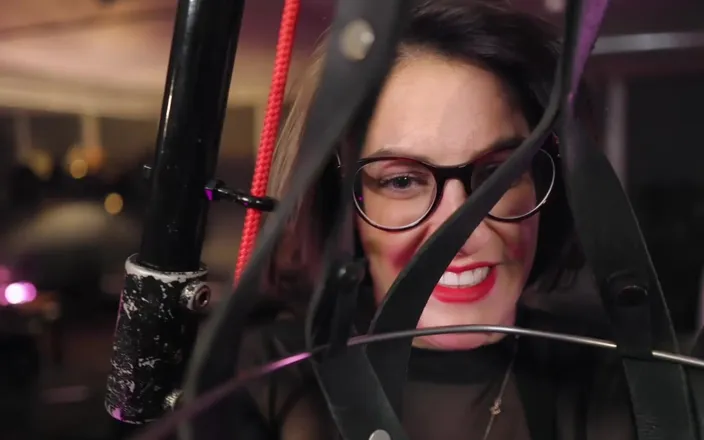 Countess diamond: Leather Bondage Strap Cage - Total Weightless Confinement