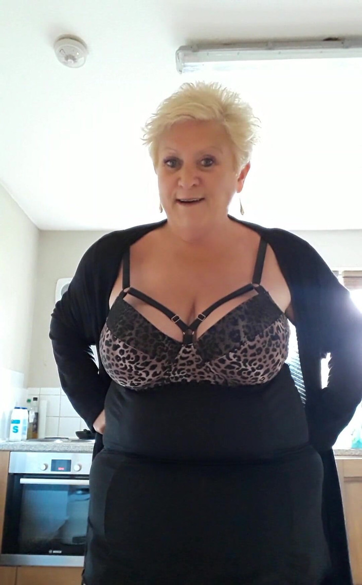 Uk Joolz: Guten morgen, typen, das ist mein outfit für heute, ich...